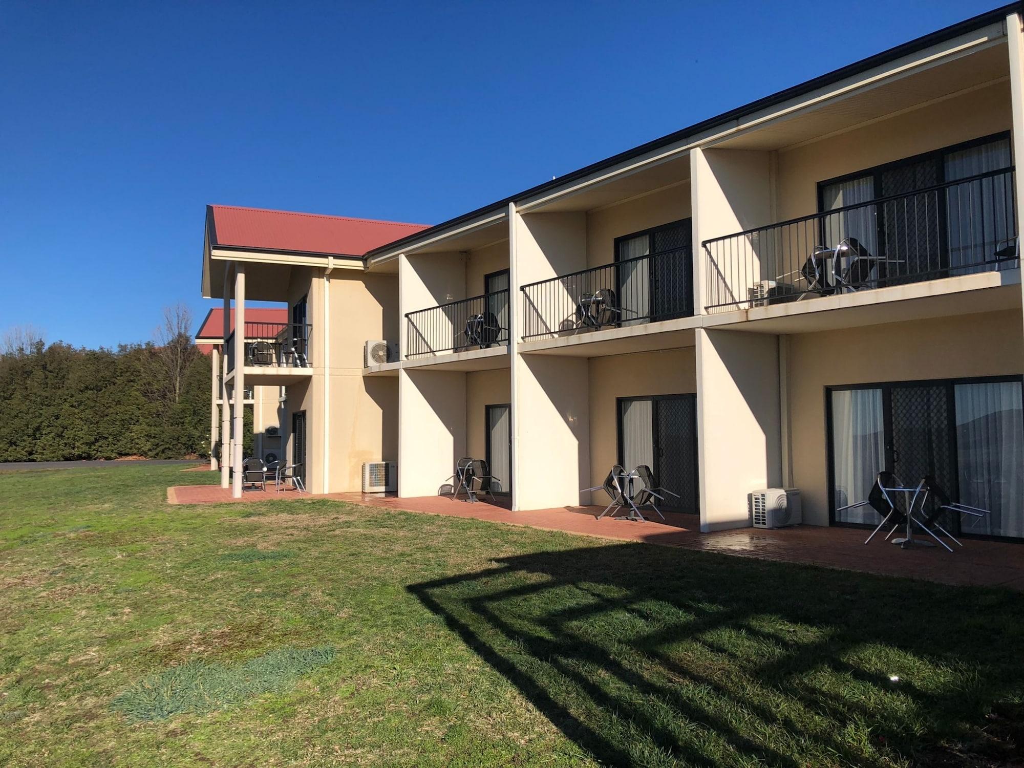 Turners Vineyard Motel Orange Exterior photo