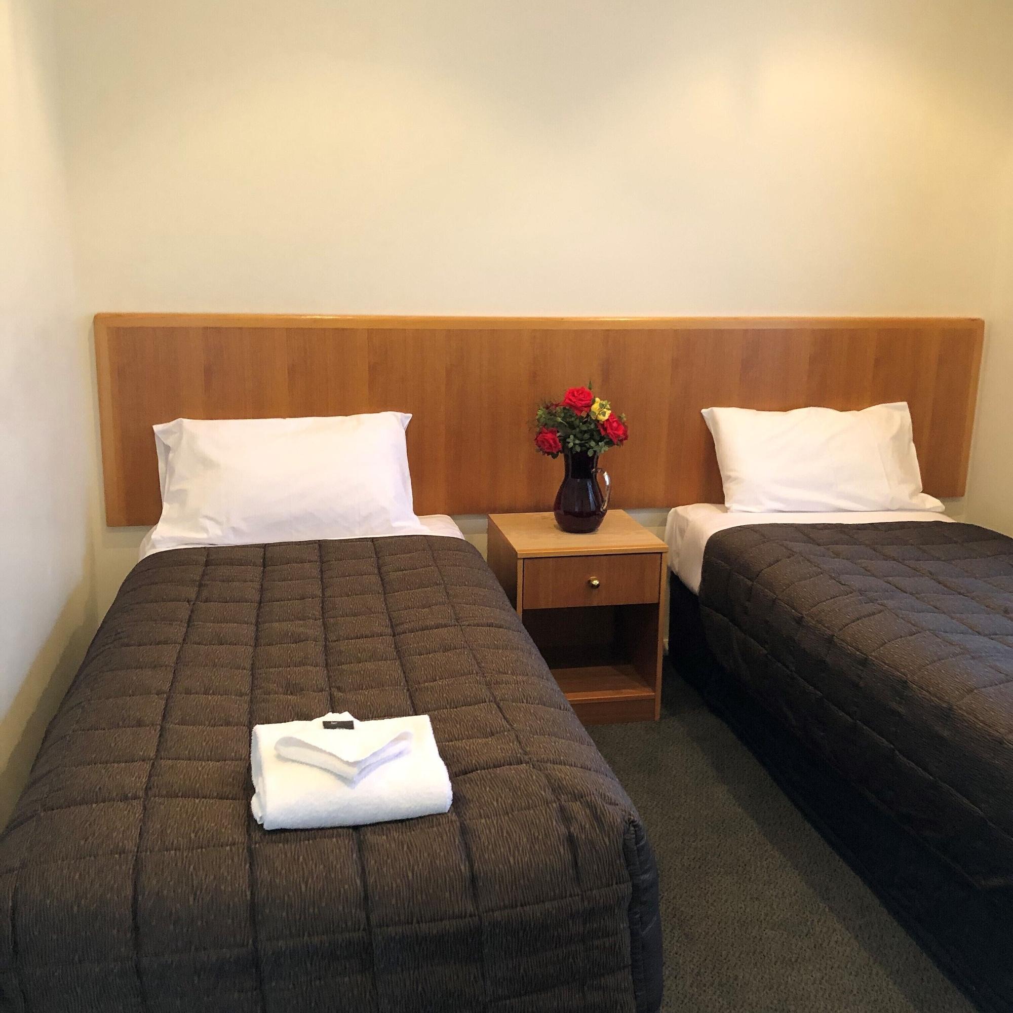 Turners Vineyard Motel Orange Exterior photo