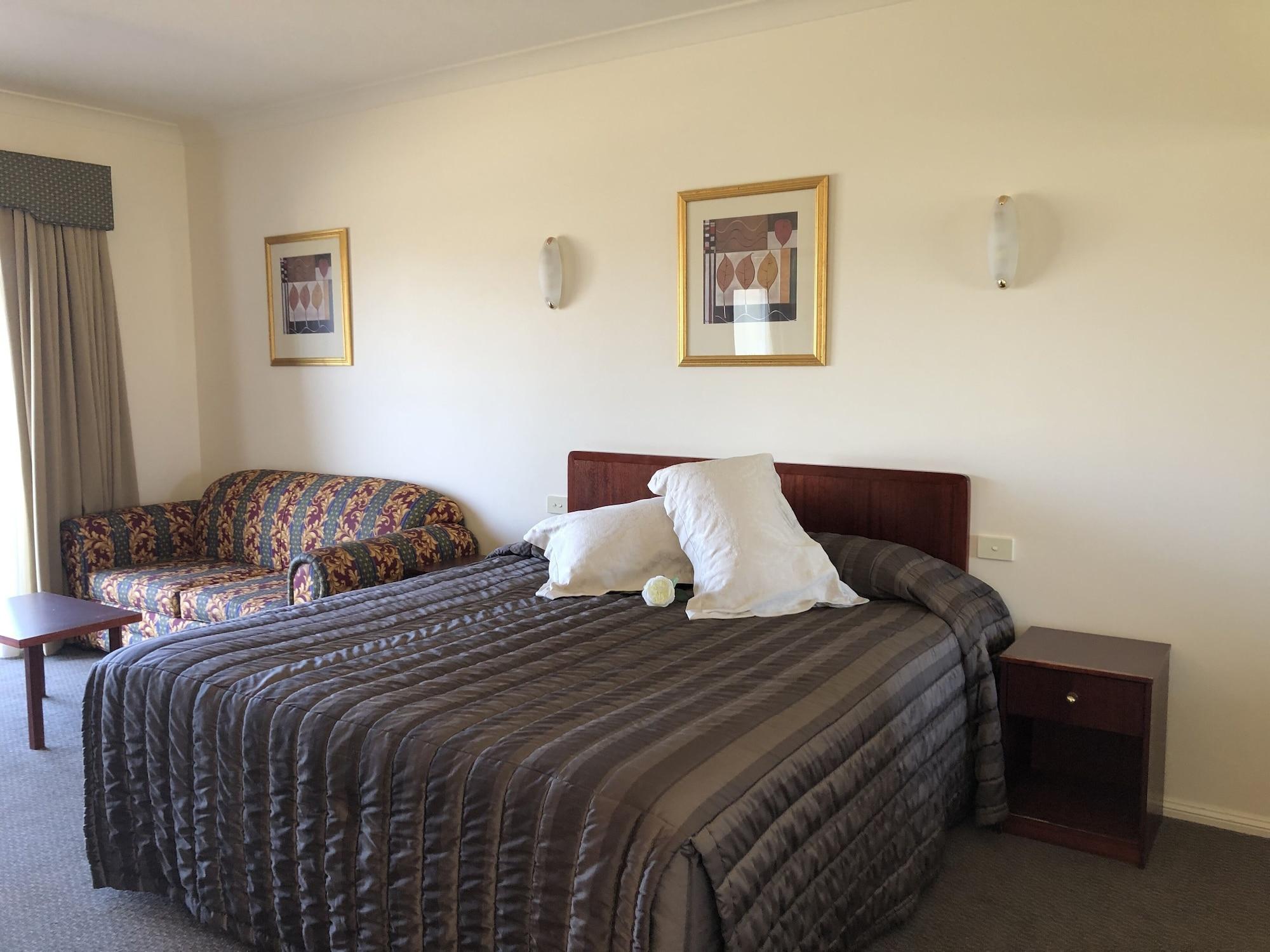 Turners Vineyard Motel Orange Exterior photo
