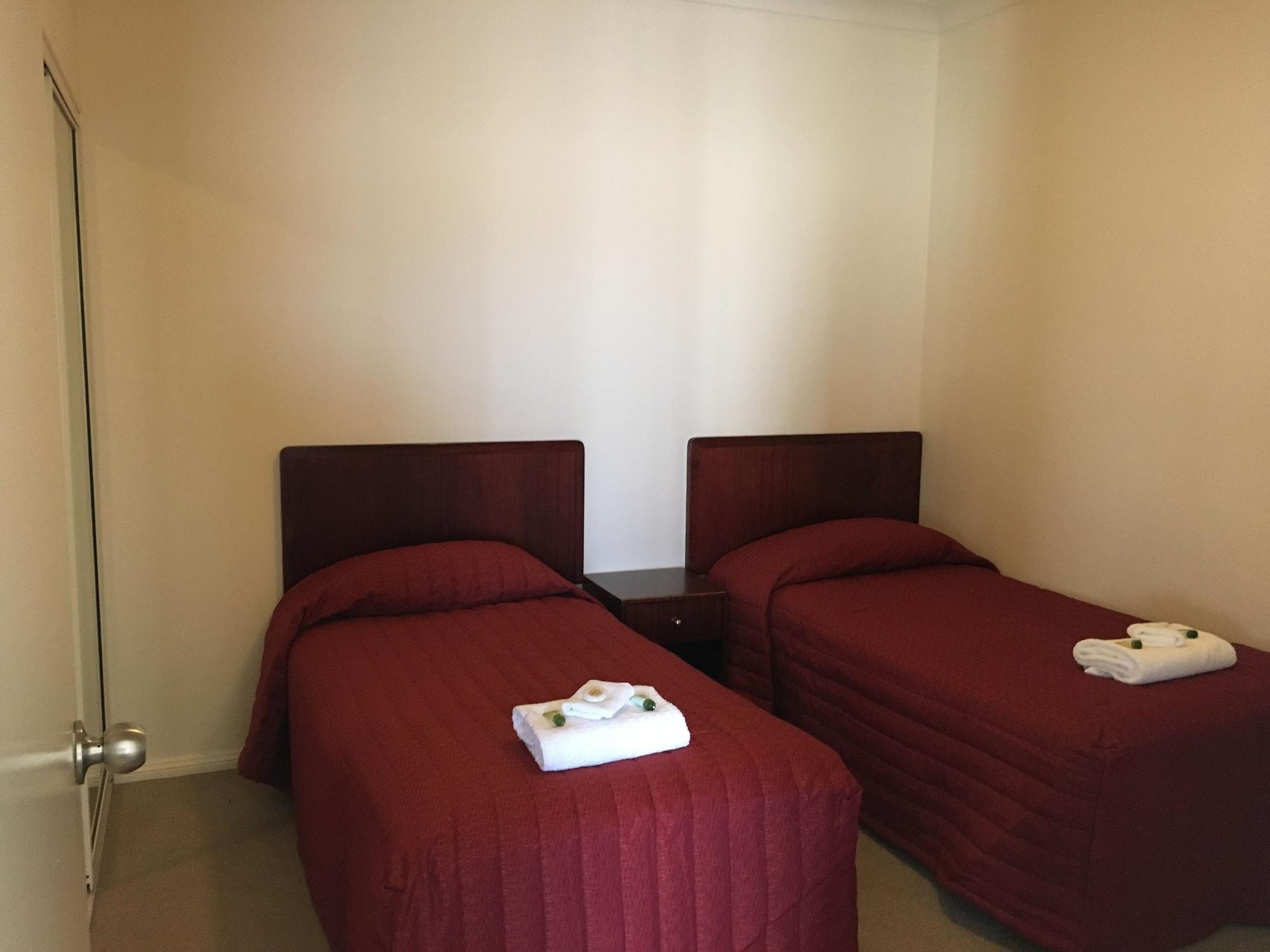 Turners Vineyard Motel Orange Exterior photo