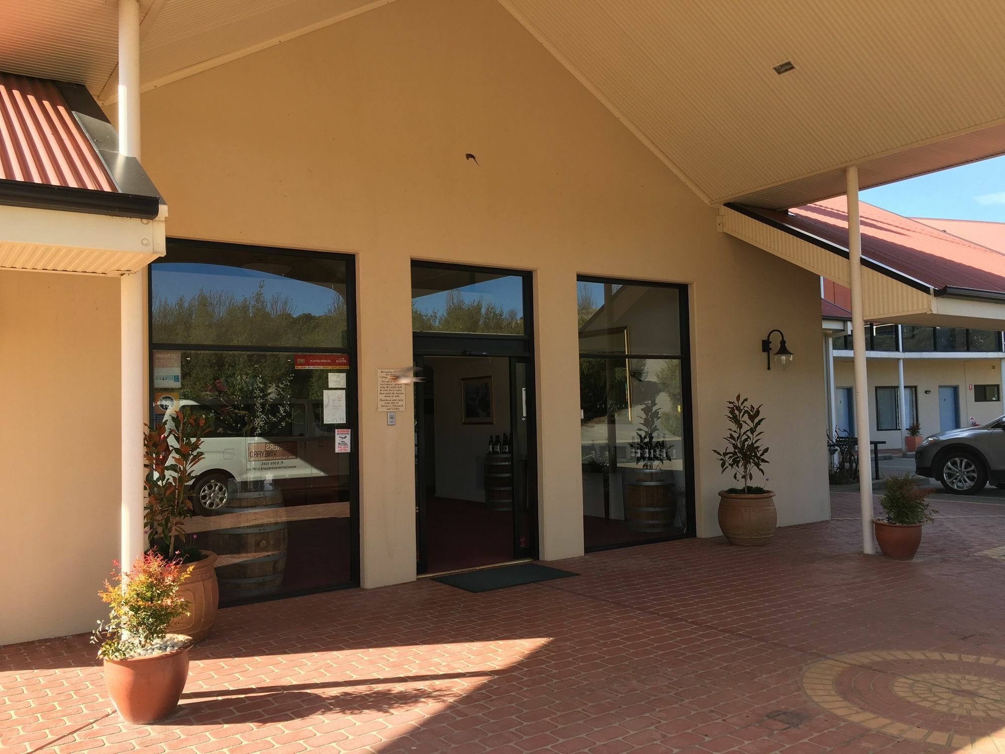 Turners Vineyard Motel Orange Exterior photo